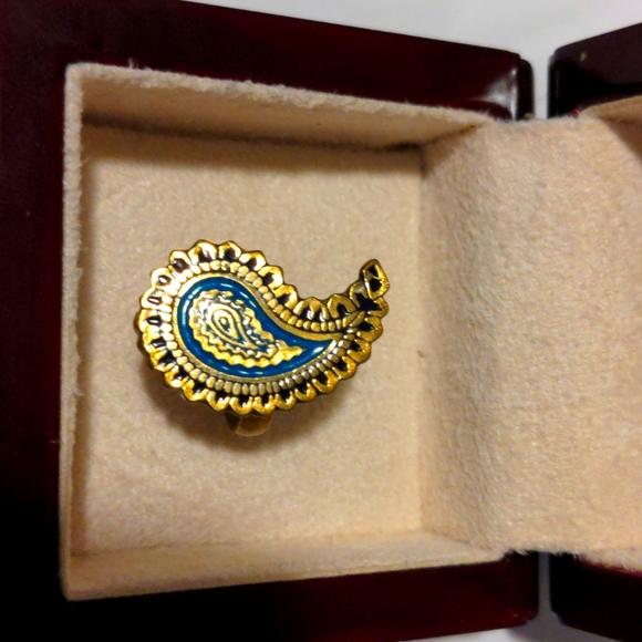 Ring - Picture 1 of 3